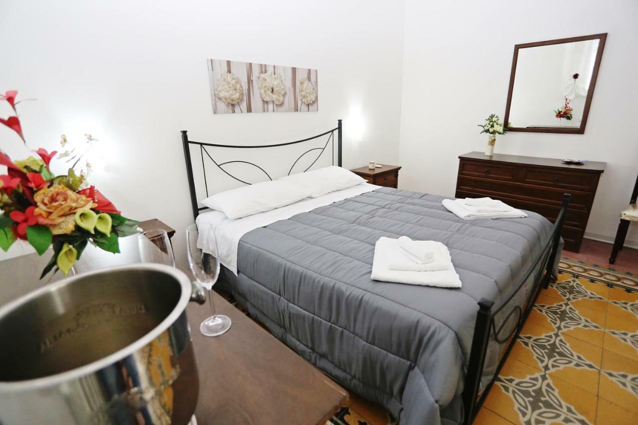Rest And Go Bed and Breakfast Palermo Exteriör bild